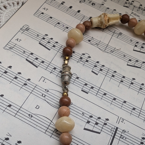 Elegant Beaded Necklace in Cream and Brown - Picture 6 of 7